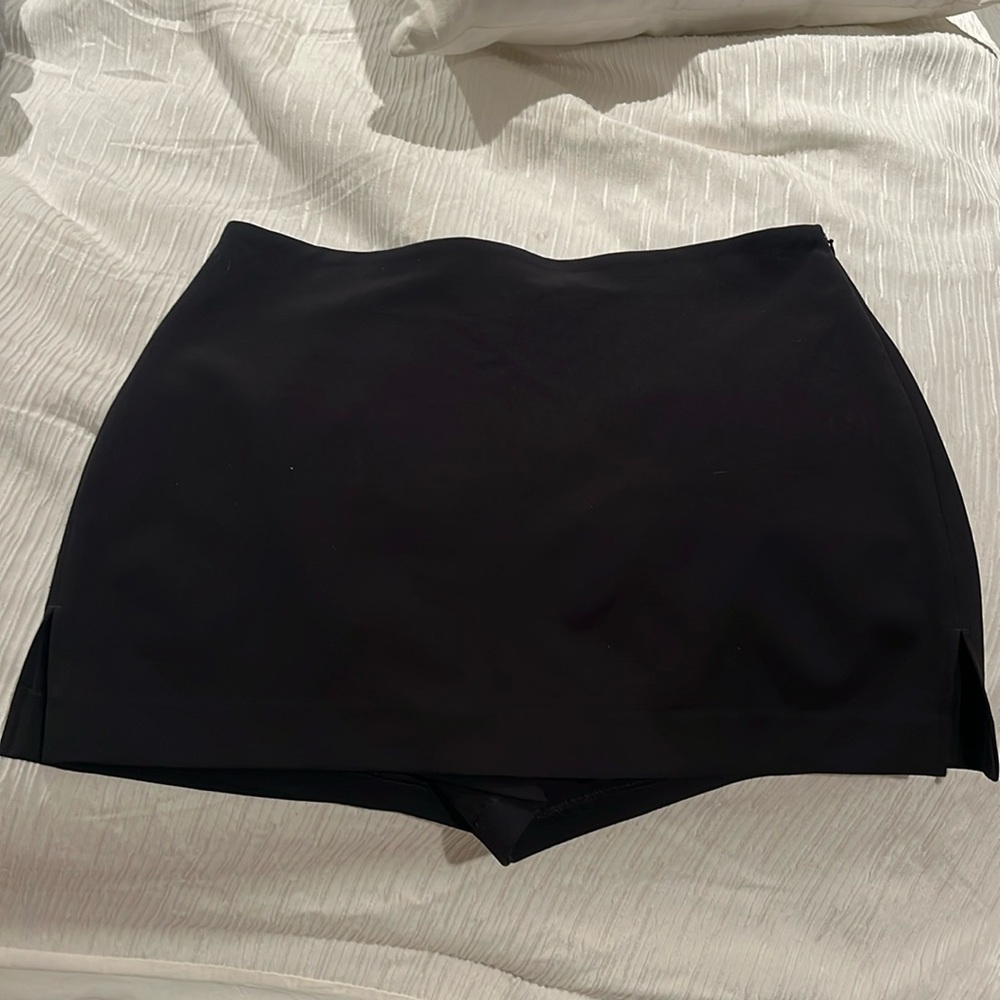 EXPRESS black mini skort